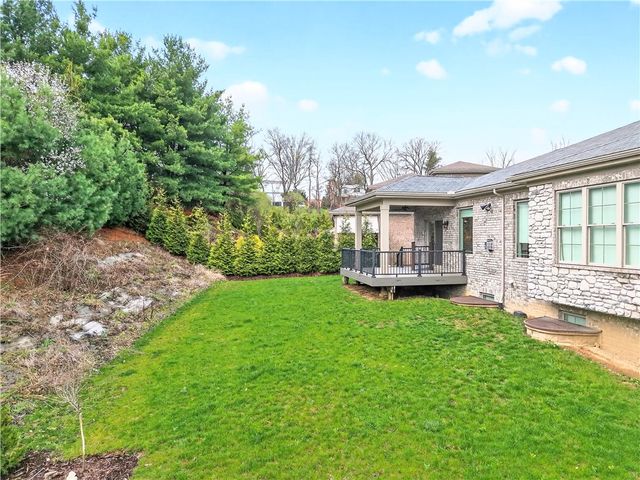 219 Lucca Ln, Upper St Clair, PA 15241