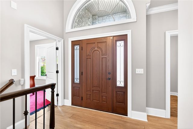 219 Lucca Ln, Upper St Clair, PA 15241