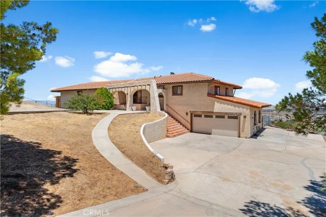 1055 lakeview Drive, Palmdale, CA 93551