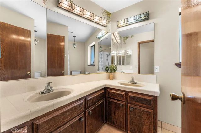 1055 lakeview Drive, Palmdale, CA 93551
