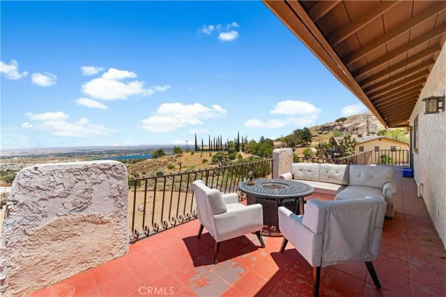 1055 lakeview Drive, Palmdale, CA 93551