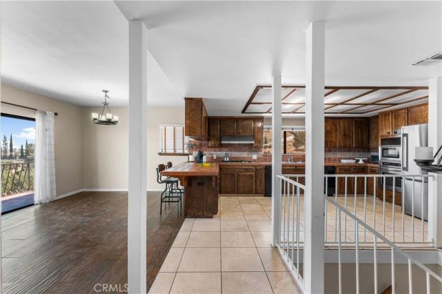 1055 lakeview Drive, Palmdale, CA 93551