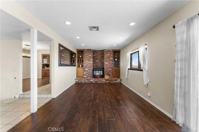 1055 lakeview Drive, Palmdale, CA 93551