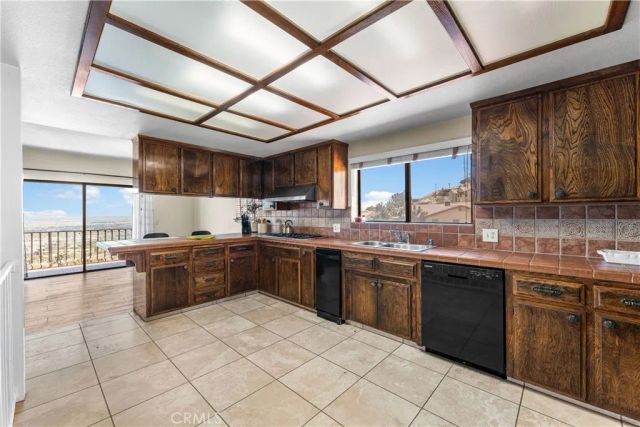 1055 lakeview Drive, Palmdale, CA 93551