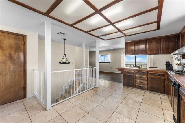 1055 lakeview Drive, Palmdale, CA 93551