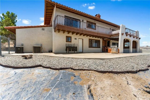 1055 lakeview Drive, Palmdale, CA 93551