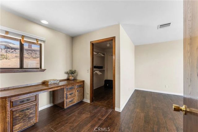 1055 lakeview Drive, Palmdale, CA 93551