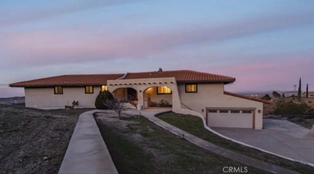 1055 lakeview Drive, Palmdale, CA 93551