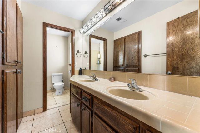 1055 lakeview Drive, Palmdale, CA 93551