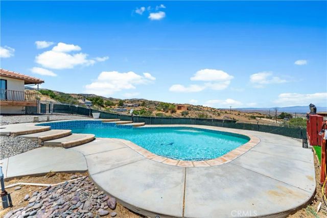 1055 lakeview Drive, Palmdale, CA 93551