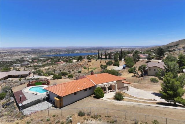 1055 lakeview Drive, Palmdale, CA 93551