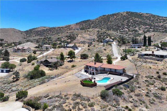 1055 lakeview Drive, Palmdale, CA 93551