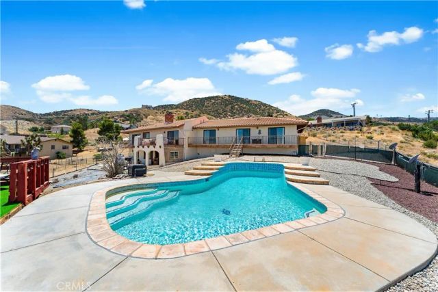 1055 lakeview Drive, Palmdale, CA 93551