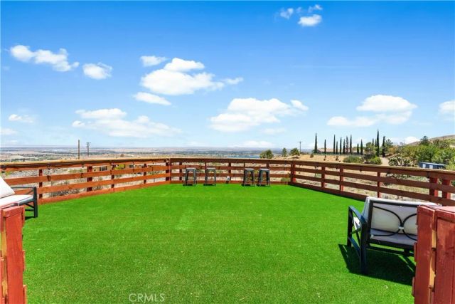1055 lakeview Drive, Palmdale, CA 93551