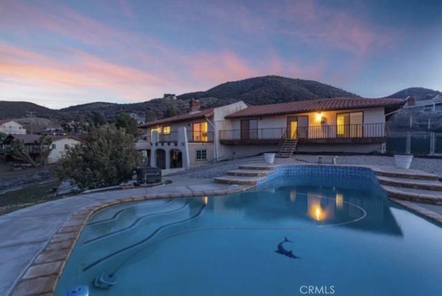 1055 lakeview Drive, Palmdale, CA 93551