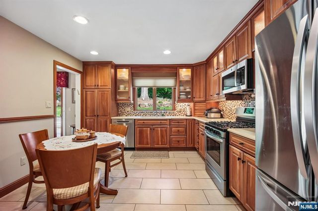 17 Stonewall Drive, Livingston, NJ 07039