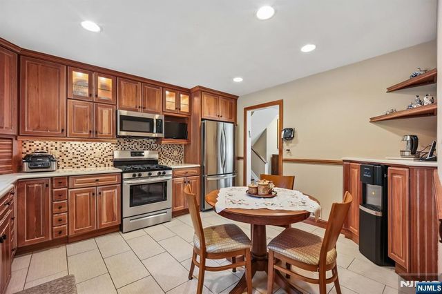 17 Stonewall Drive, Livingston, NJ 07039