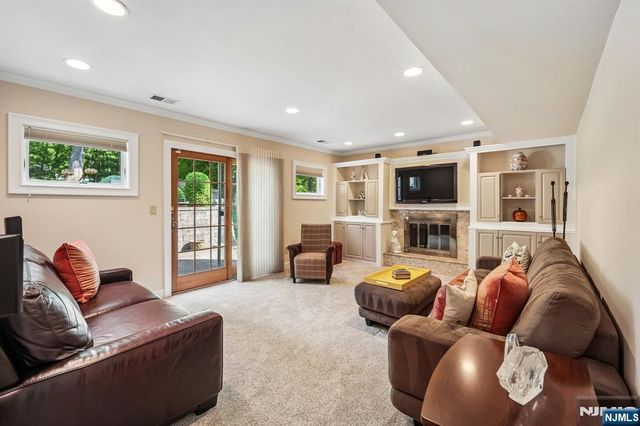17 Stonewall Drive, Livingston, NJ 07039