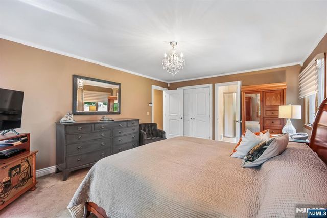 17 Stonewall Drive, Livingston, NJ 07039