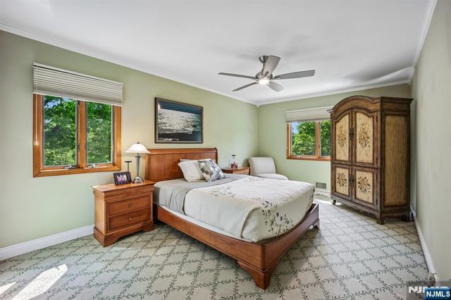 17 Stonewall Drive, Livingston, NJ 07039