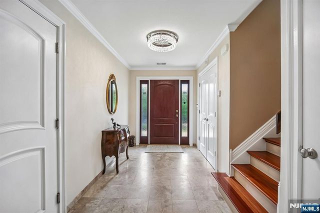 17 Stonewall Drive, Livingston, NJ 07039