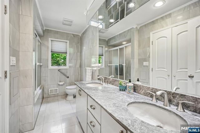17 Stonewall Drive, Livingston, NJ 07039