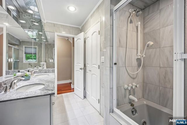 17 Stonewall Drive, Livingston, NJ 07039