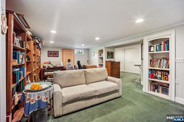 17 Stonewall Drive, Livingston, NJ 07039