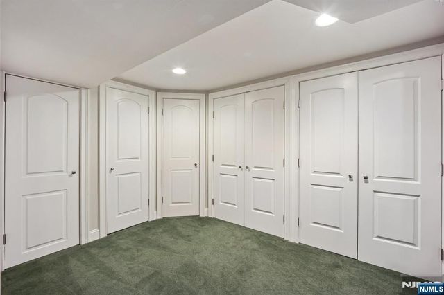 17 Stonewall Drive, Livingston, NJ 07039