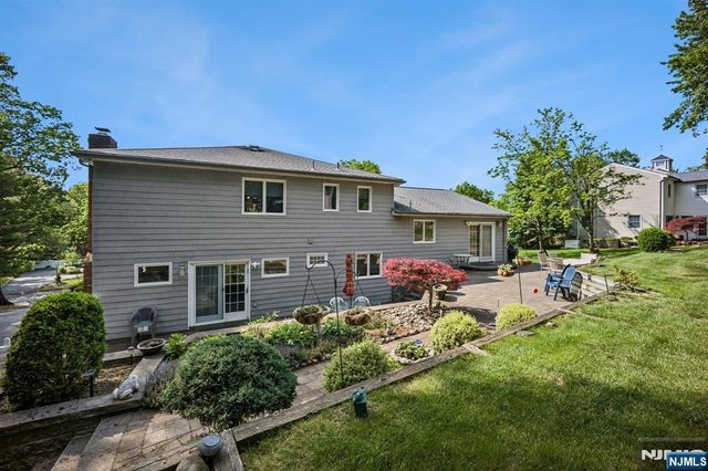 17 Stonewall Drive, Livingston, NJ 07039