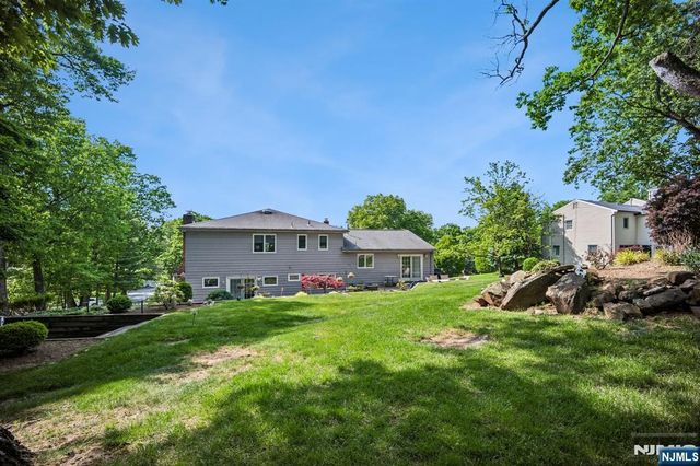 17 Stonewall Drive, Livingston, NJ 07039