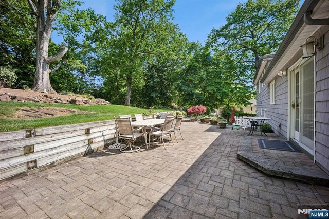 17 Stonewall Drive, Livingston, NJ 07039