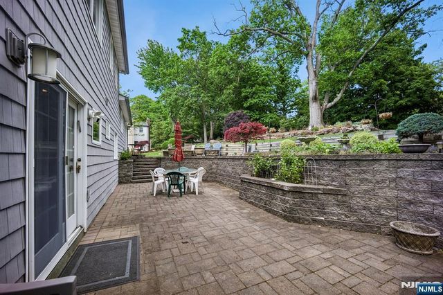 17 Stonewall Drive, Livingston, NJ 07039
