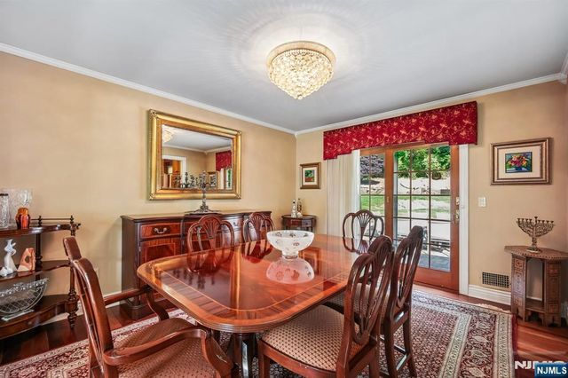 17 Stonewall Drive, Livingston, NJ 07039