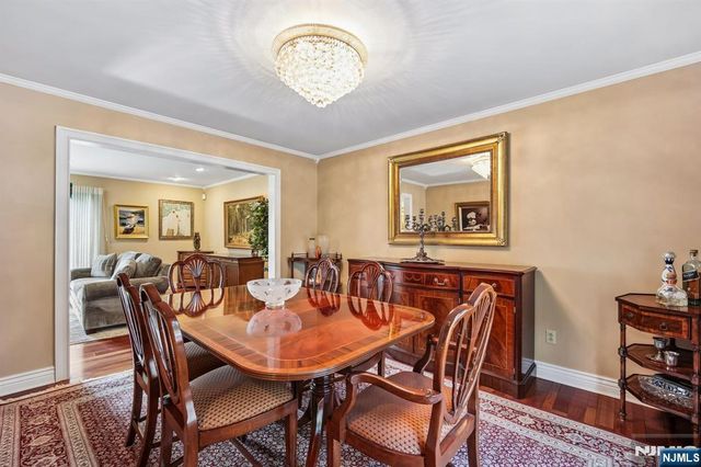 17 Stonewall Drive, Livingston, NJ 07039