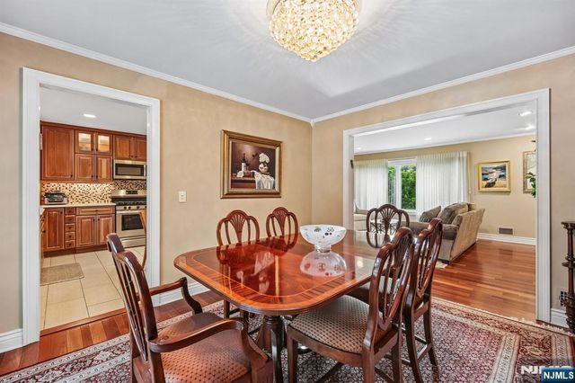 17 Stonewall Drive, Livingston, NJ 07039