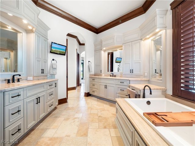 5076 Sorrento CT, Cape Coral, FL 33904