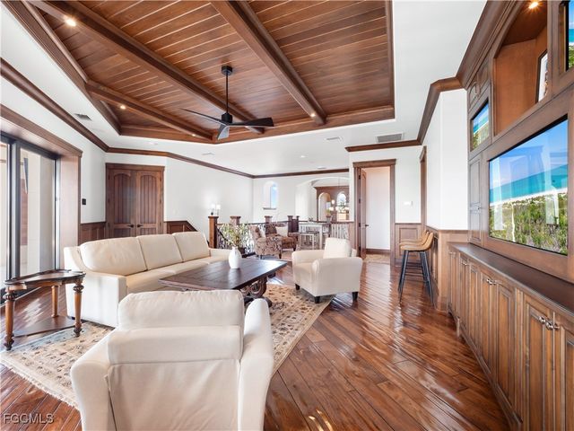 5076 Sorrento CT, Cape Coral, FL 33904