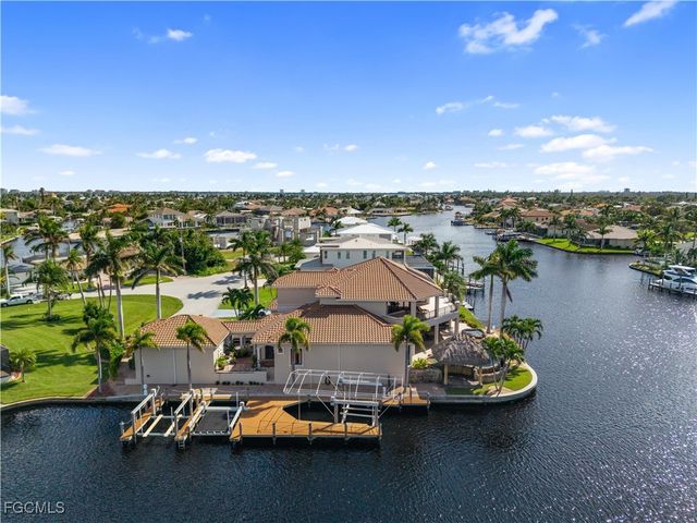 5076 Sorrento CT, Cape Coral, FL 33904