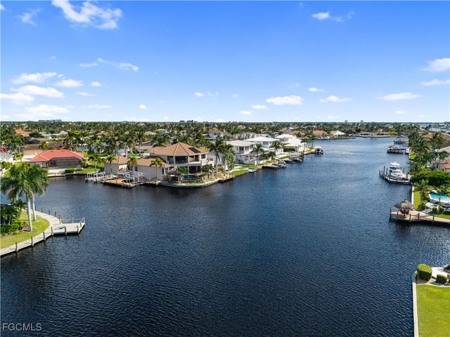 5076 Sorrento CT, Cape Coral, FL 33904