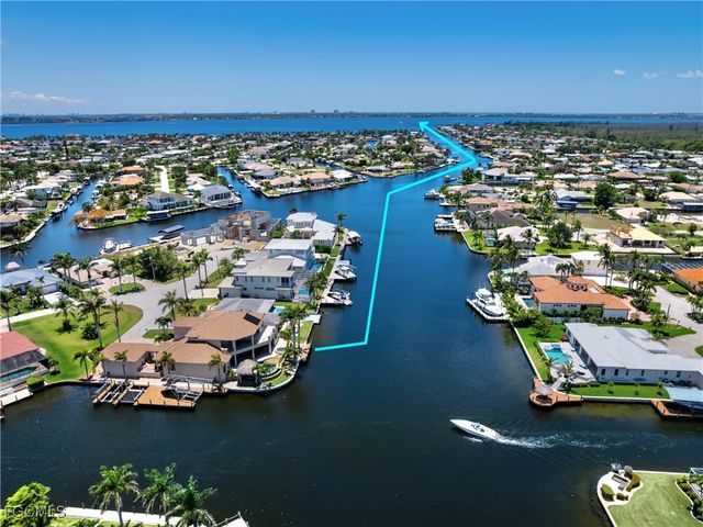 5076 Sorrento CT, Cape Coral, FL 33904