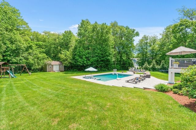 5 Clinton Dr, Rehoboth, MA 02769