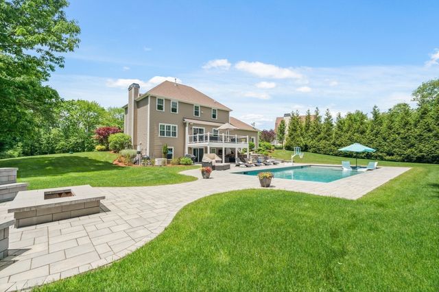 5 Clinton Dr, Rehoboth, MA 02769