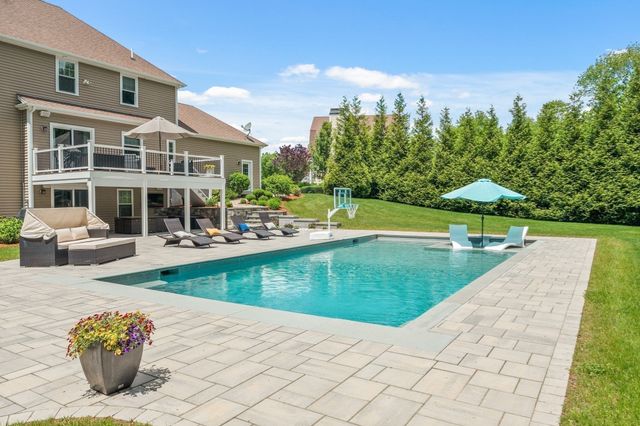 5 Clinton Dr, Rehoboth, MA 02769