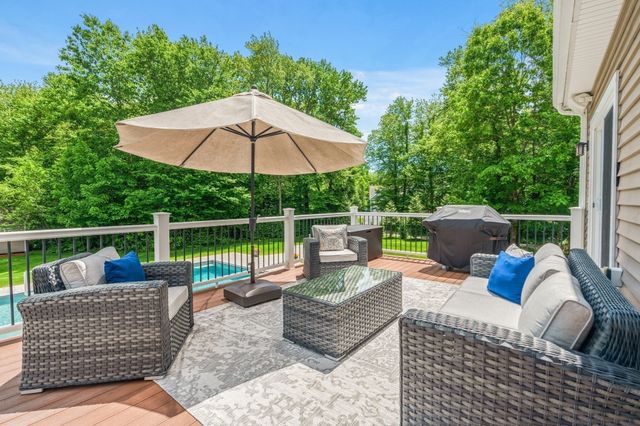 5 Clinton Dr, Rehoboth, MA 02769