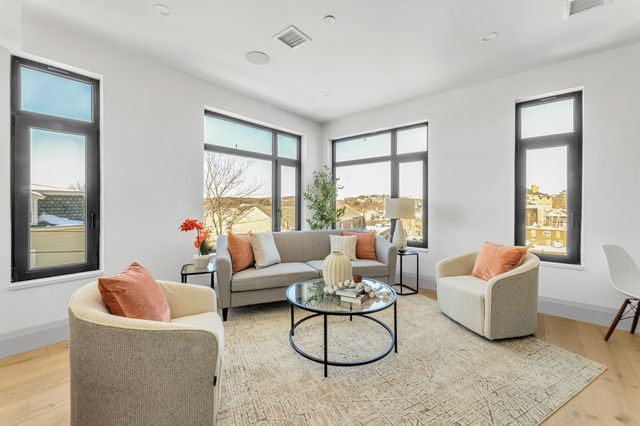 34 Oak Street 102, Boston, MA 02136