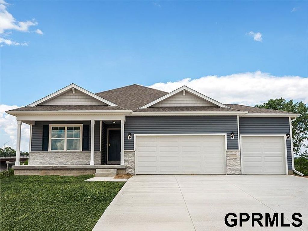 8504 S 184th Terrace, Omaha, NE 68136