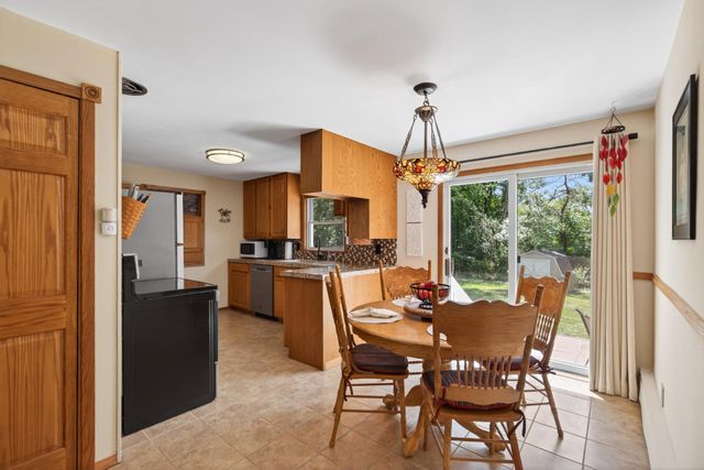 11311 Lorry Lane W, Minnetonka, MN 55305