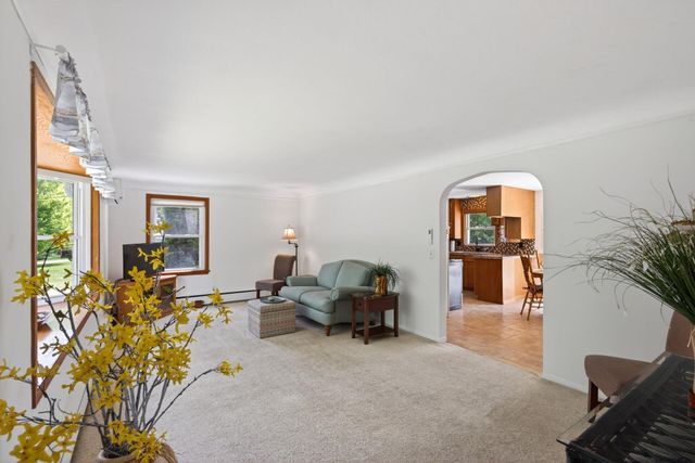 11311 Lorry Lane W, Minnetonka, MN 55305
