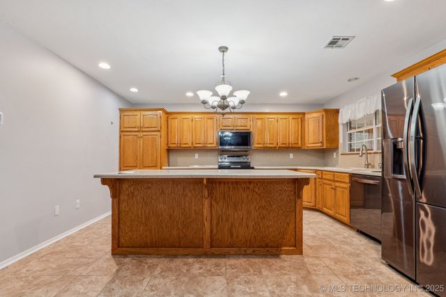 617 Ridgewood Drive, Pryor, OK 74361